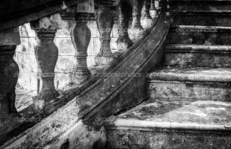 Architektura,Schody, Staircase - depositphotos_25747877-Massive-old-staircase-with-beautiful.jpg