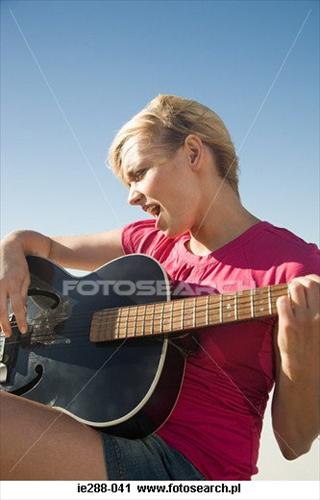 Dziewczyny z gitarą - 28m.jpg