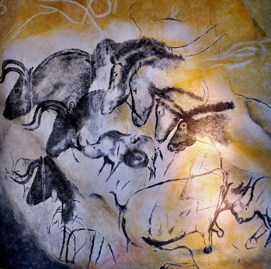 Prehistoria - obrazy - 800px-Chauvets_cave_horses. Malowidło naskalne z jaskini Chauveta.jpg