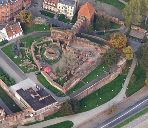 Toruń - zamek_k2.jpg