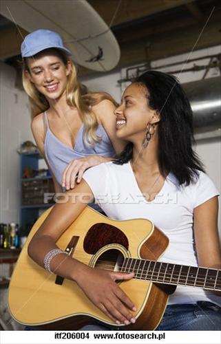 Dziewczyny z gitarą - 28u.jpg