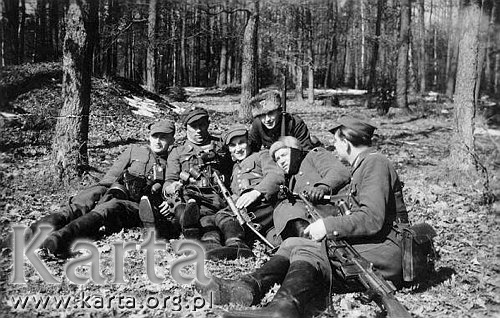 Poland - Anti-communis... - NSZ-NZW--Wiosna 1944, Końskie okolice - Partyz...zanci Narodowych Sił Zbrojnych z oddziału LAS.jpg